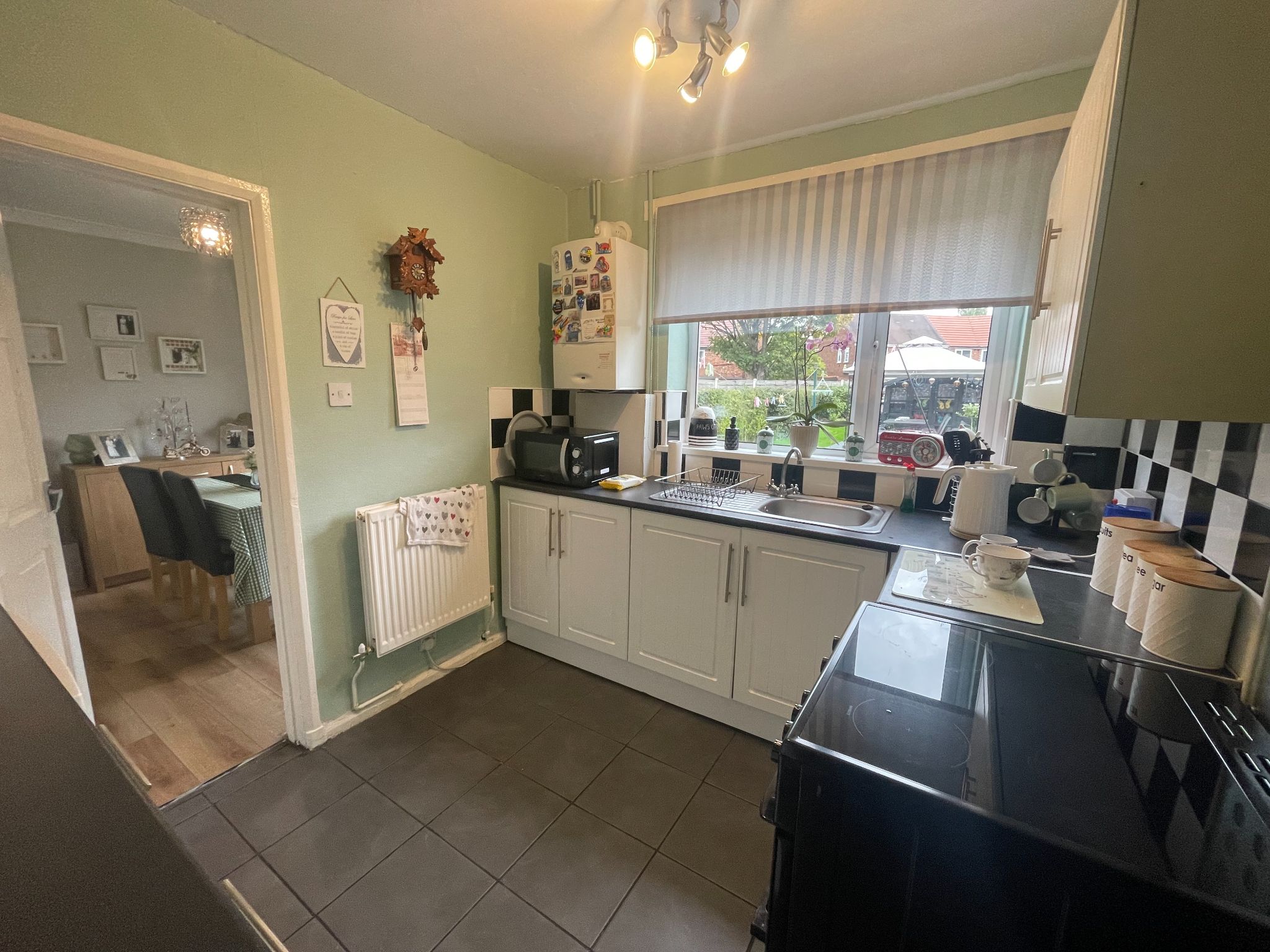 3 bedroom semi-detached house For Sale in Manchester - Photograph 9.