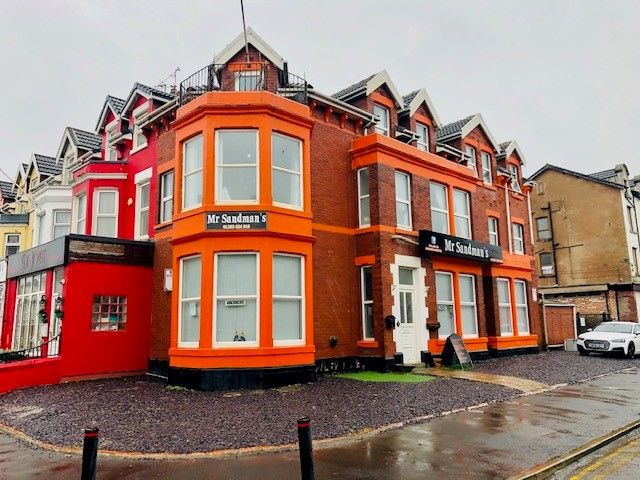 8 Bed Hotel For Sale - Photograph 1