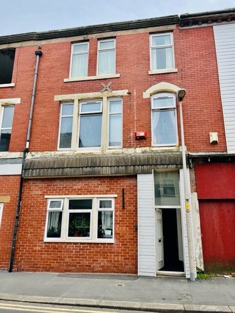 Studio Flat/apartment To Rent - Photograph 1
