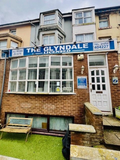 12 Bed Hotel For Sale - Photograph 1