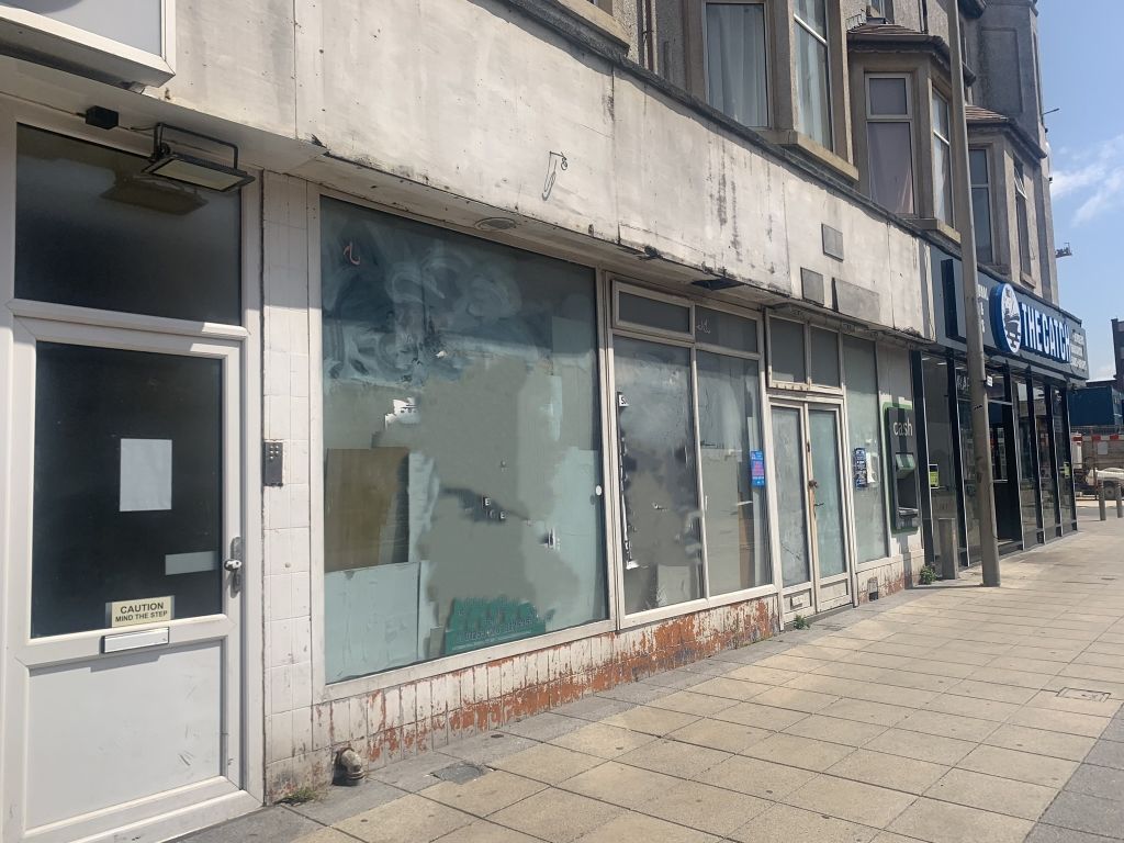 Retail To Rent - Photograph 1