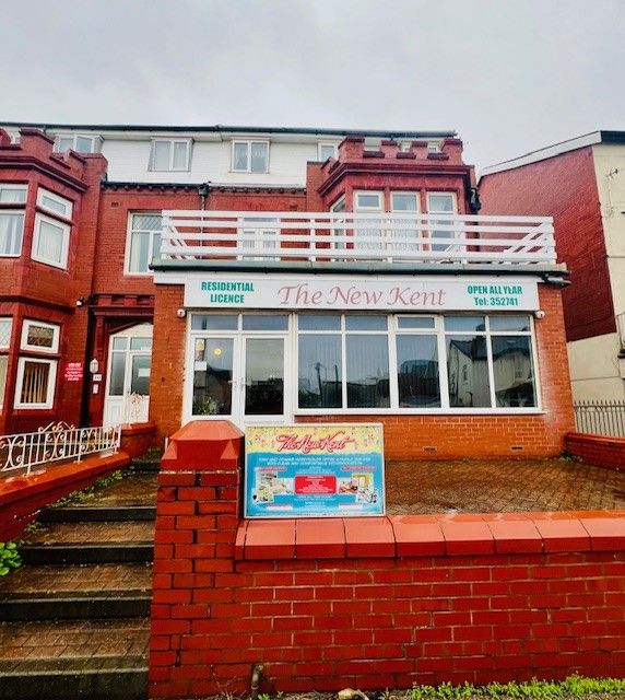 12 Bed Hotel For Sale - Photograph 1