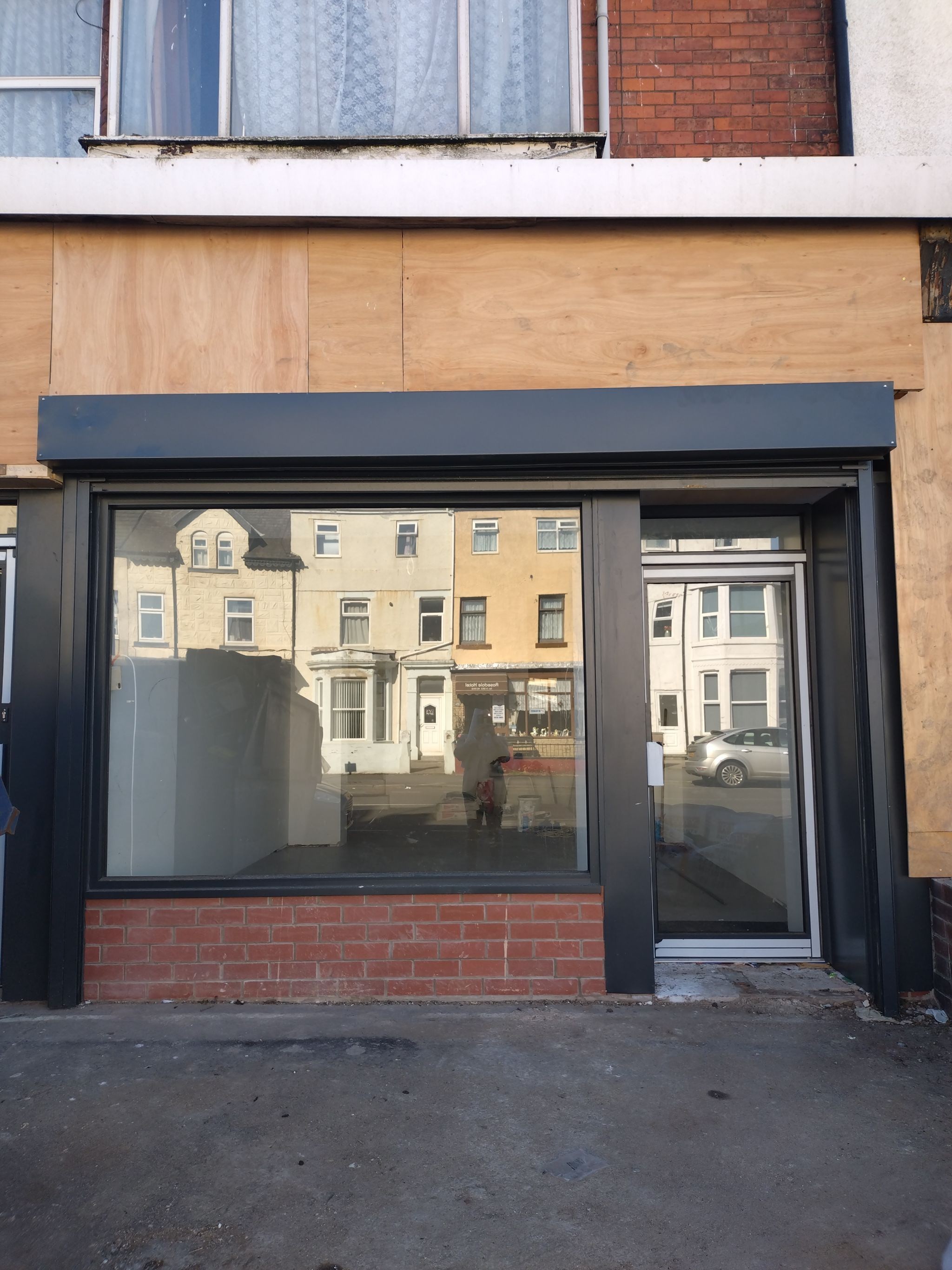 Retail To Rent - Photograph 6