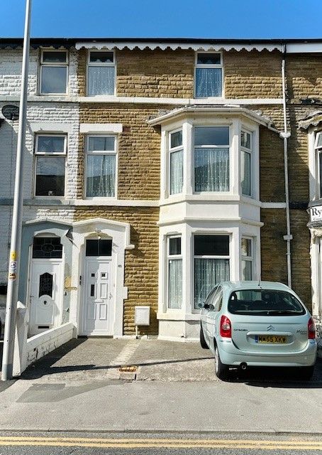 6 Bed Holiday Flats For Sale - Photograph 1