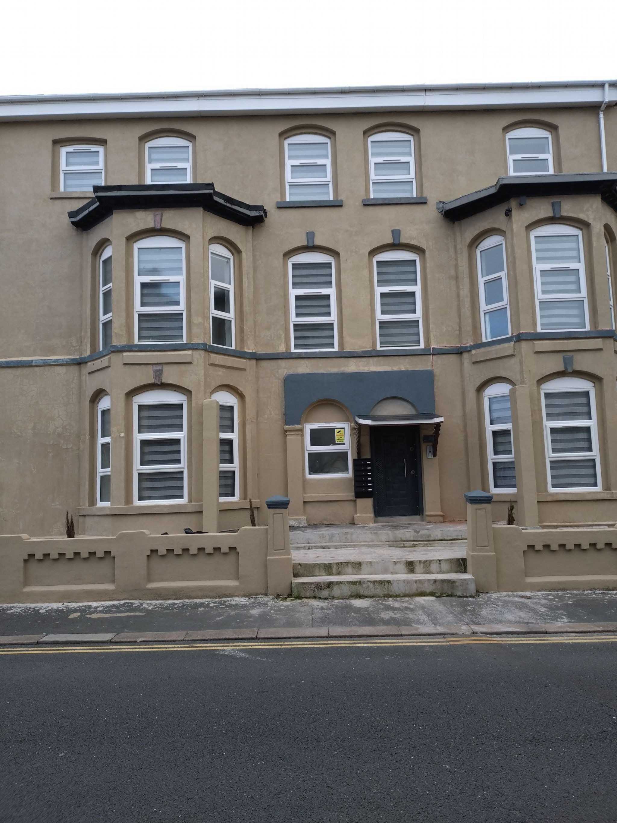 3 Bed Apartment Flat/apartment To Rent - Photograph 1
