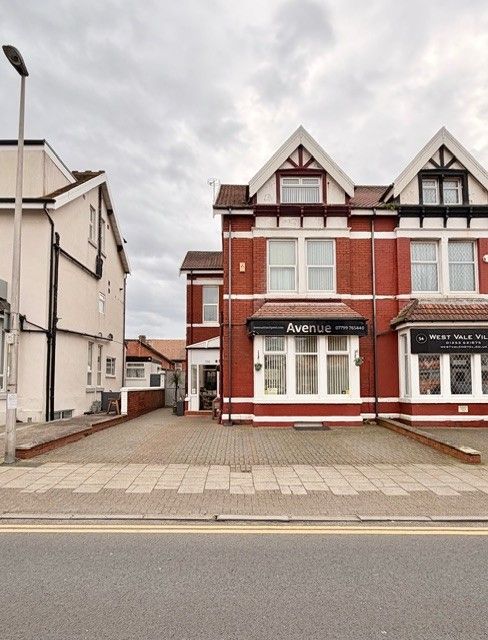 7 Bed Hotel For Sale - Photograph 1