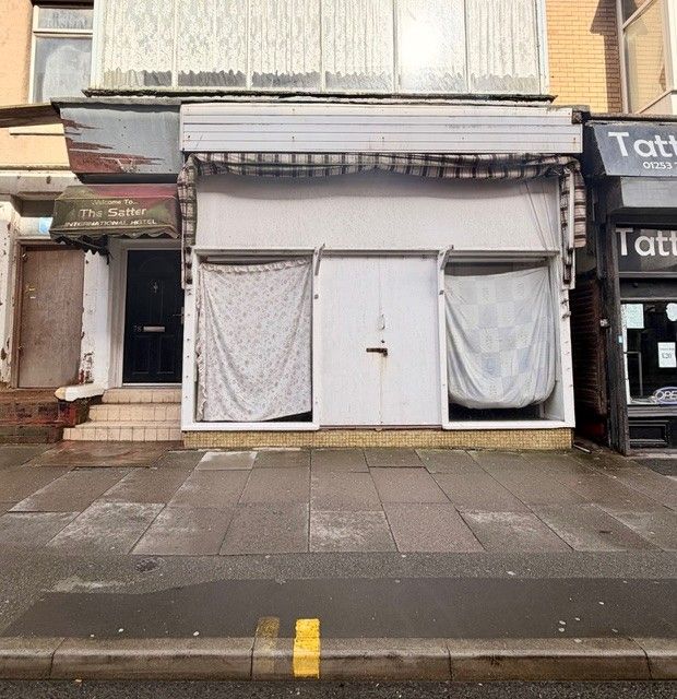 Retail For Sale - Photograph 1
