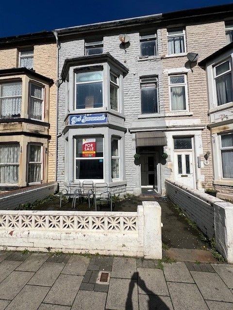 10 Bed Hotel For Sale - Photograph 1