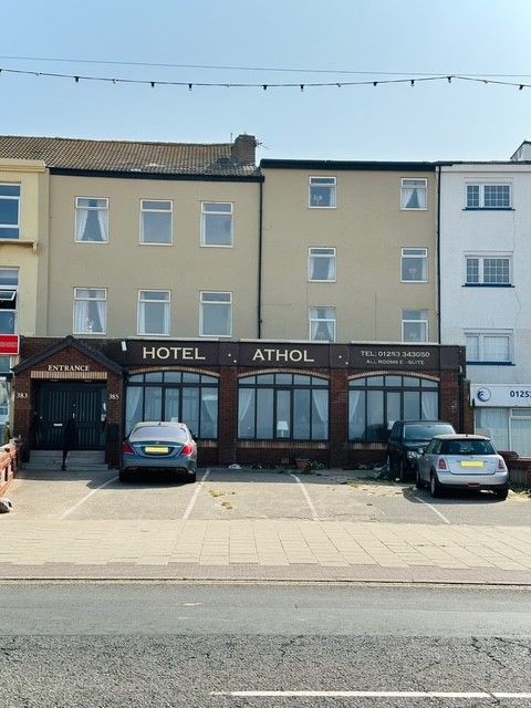 31 Bed Hotel To Rent - Photograph 1