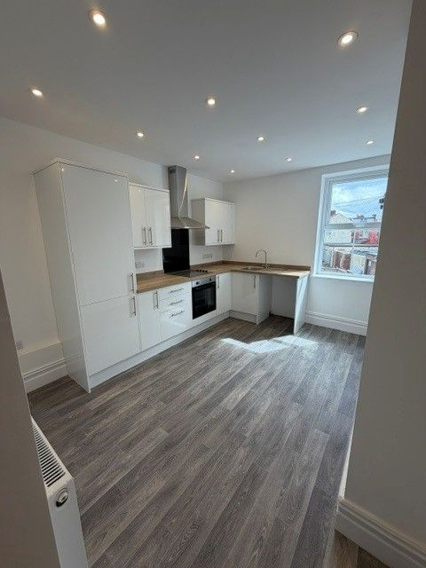 2 Bed Flat Flat/apartment To Rent - Photograph 1