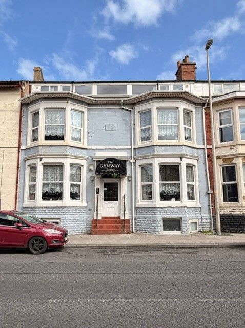 6 Bed Hotel For Sale - Photograph 1
