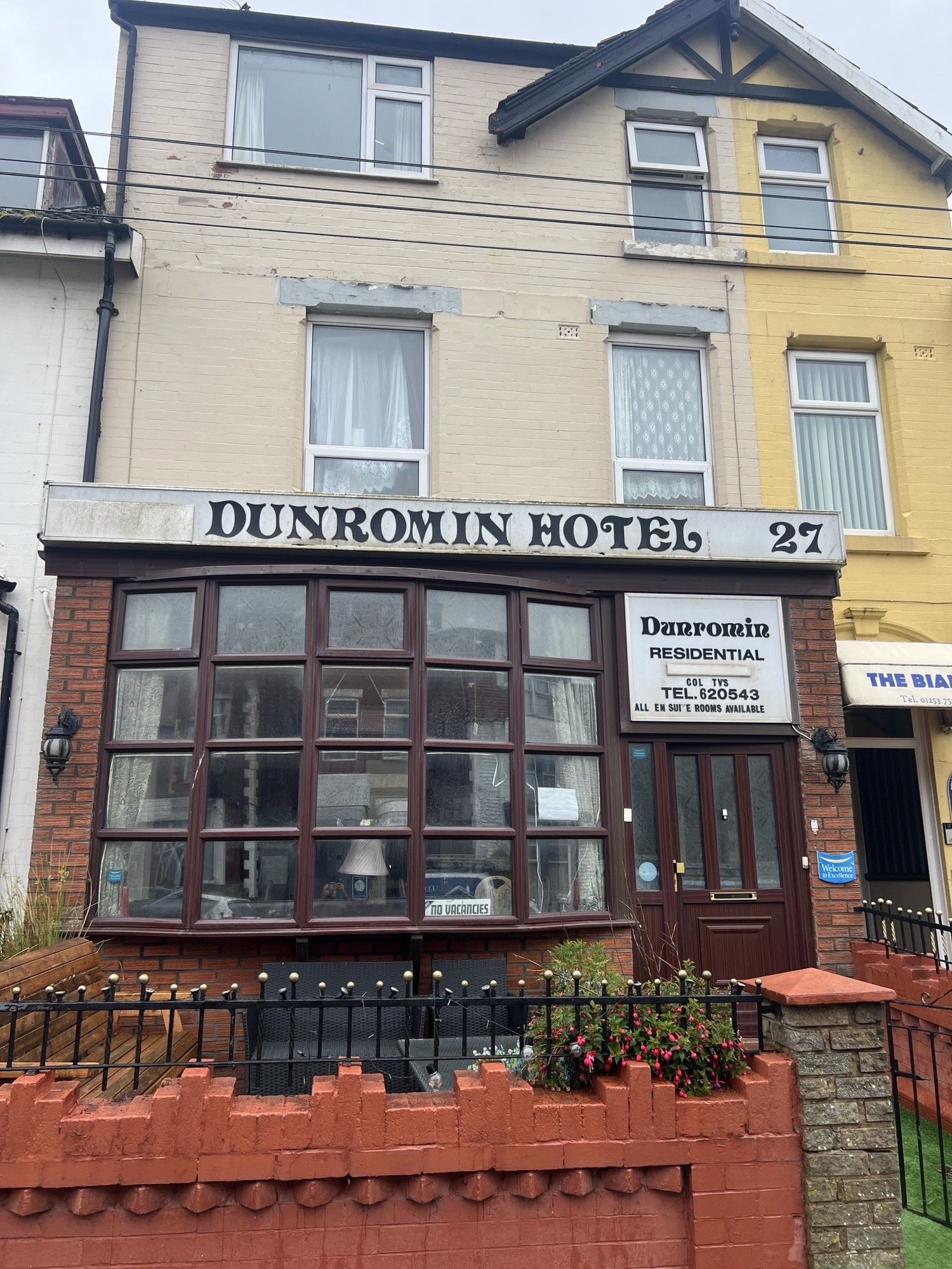 10 Bed Hotel To Rent - Photograph 1