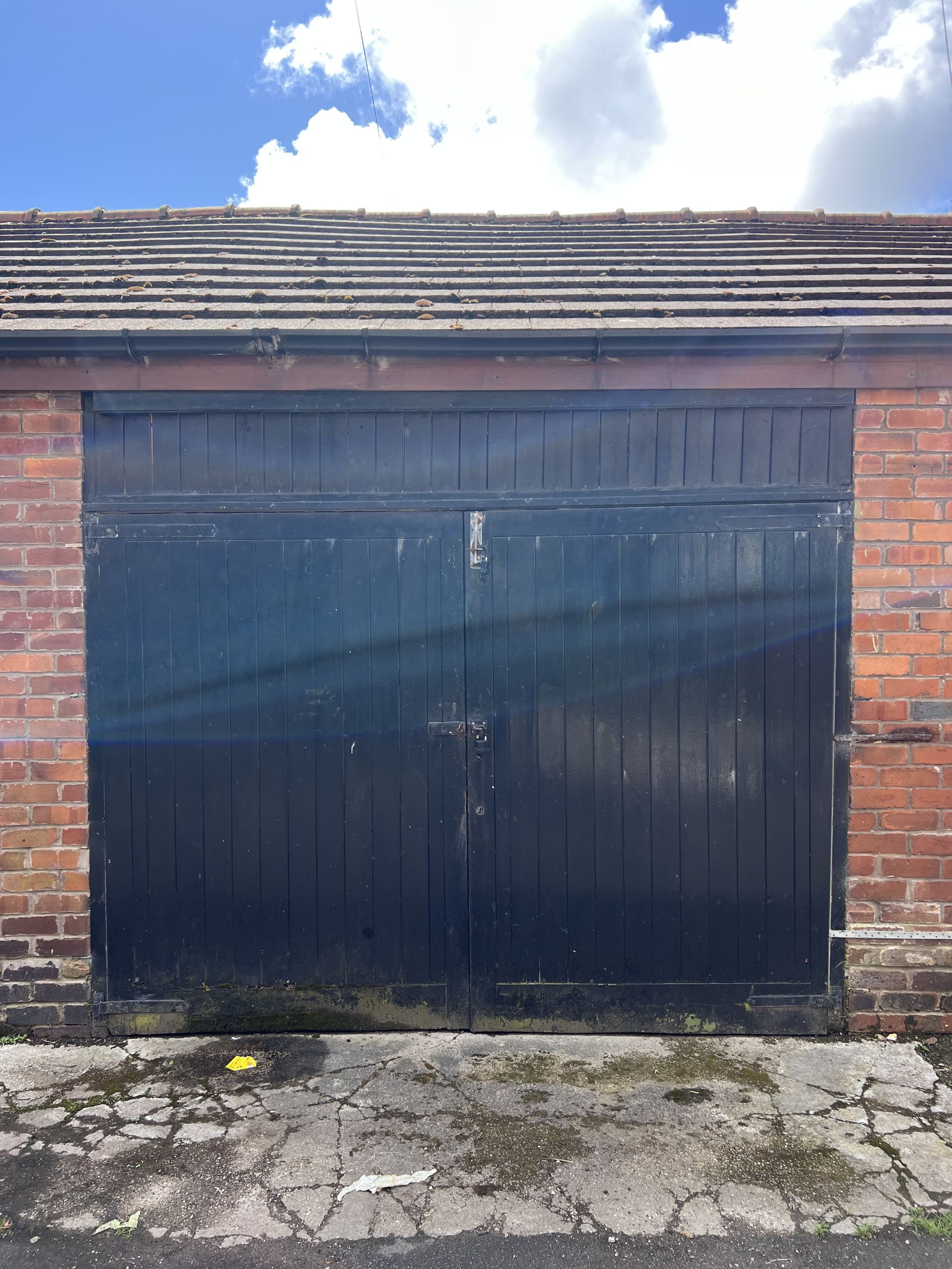 Garage For Sale - Photograph 1