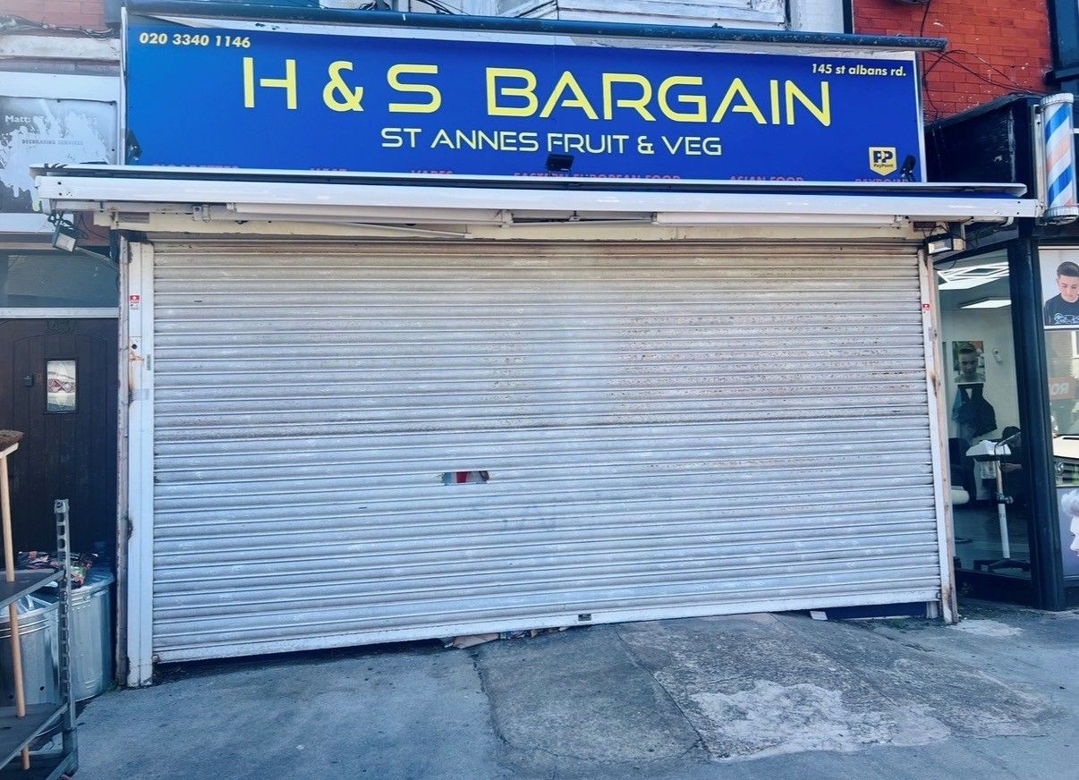 Retail To Rent - Photograph 1