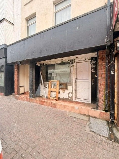 Retail To Rent - Photograph 1