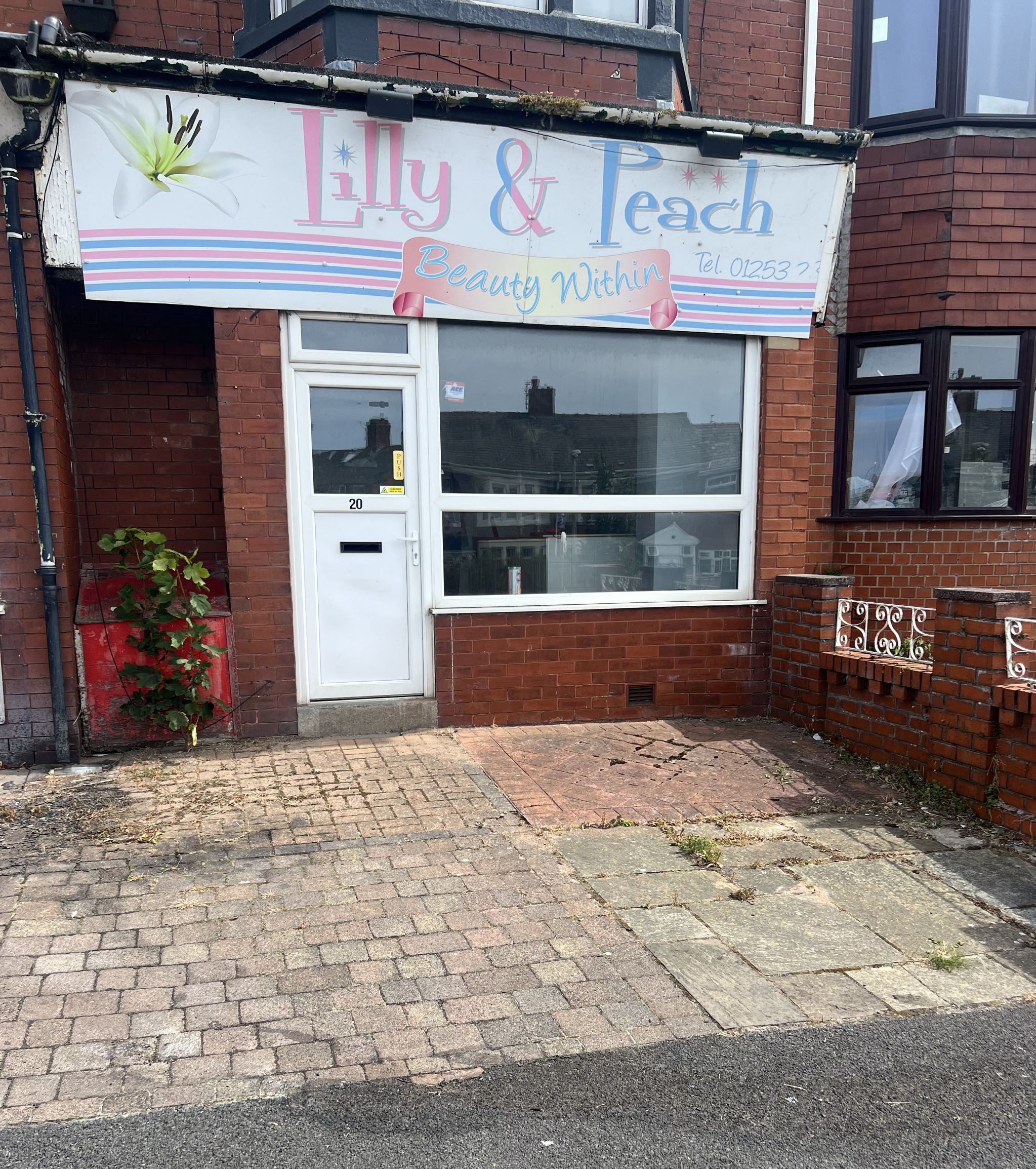 Retail For Sale - Photograph 1