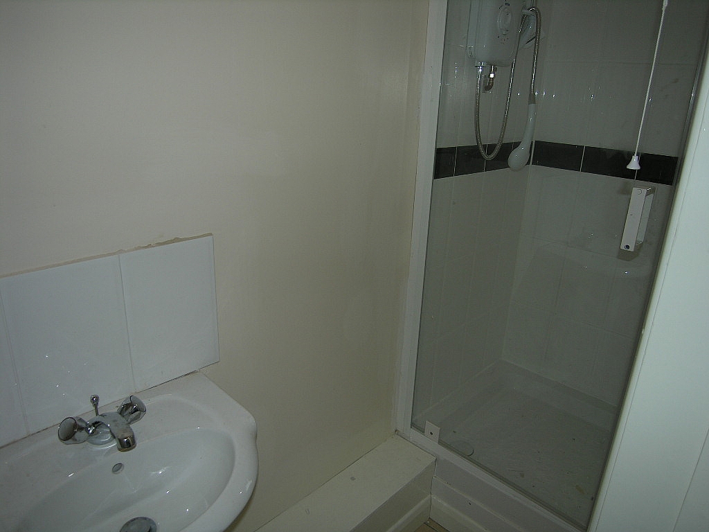 Apartment Flat/apartment To Let in Ipswich - Photograph 4.