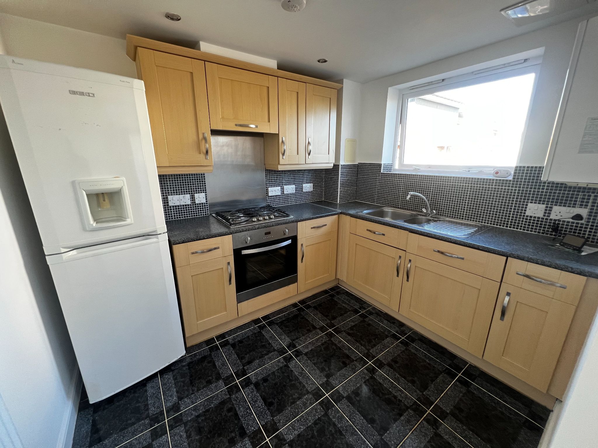 2 bedroom apartment flat/apartment Under Offer in Ipswich - Photograph 5.