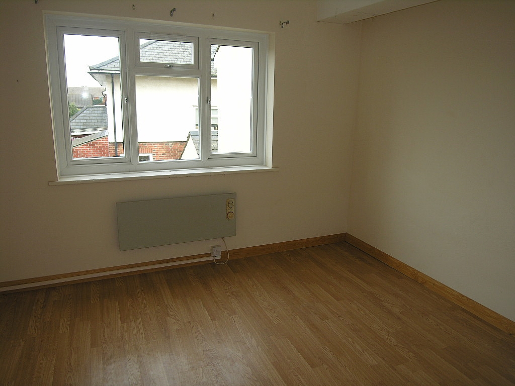 1 bedroom flat flat/apartment Under Offer in Ipswich - Photograph 3.