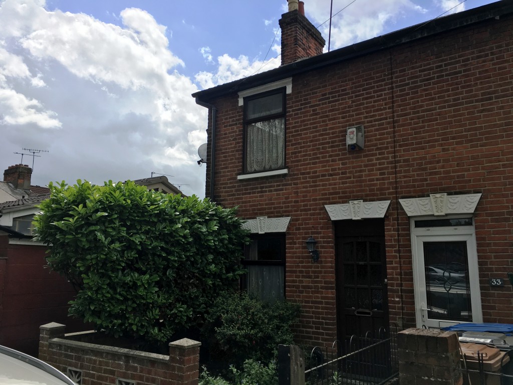 2 bedroom end terraced house To Let in Ipswich - Property photograph.