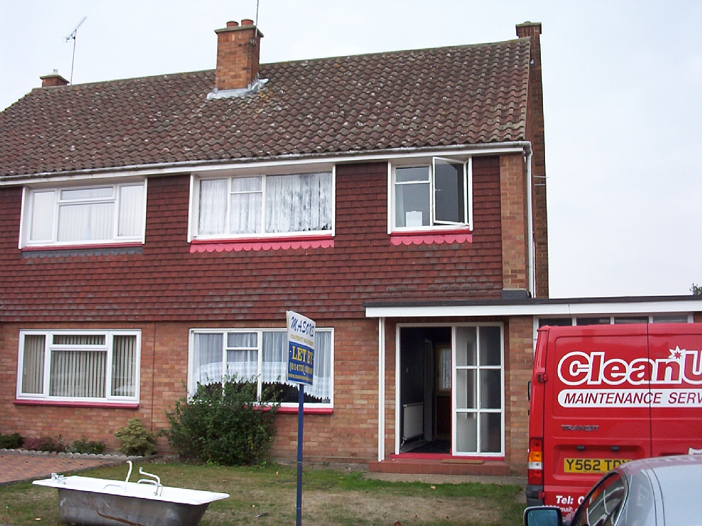 3 bedroom detached house Under Offer in Ipswich - Photograph 1.