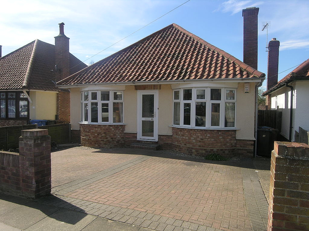 3 bedroom detached bungalow Under Offer in Ipswich - Photograph 1.