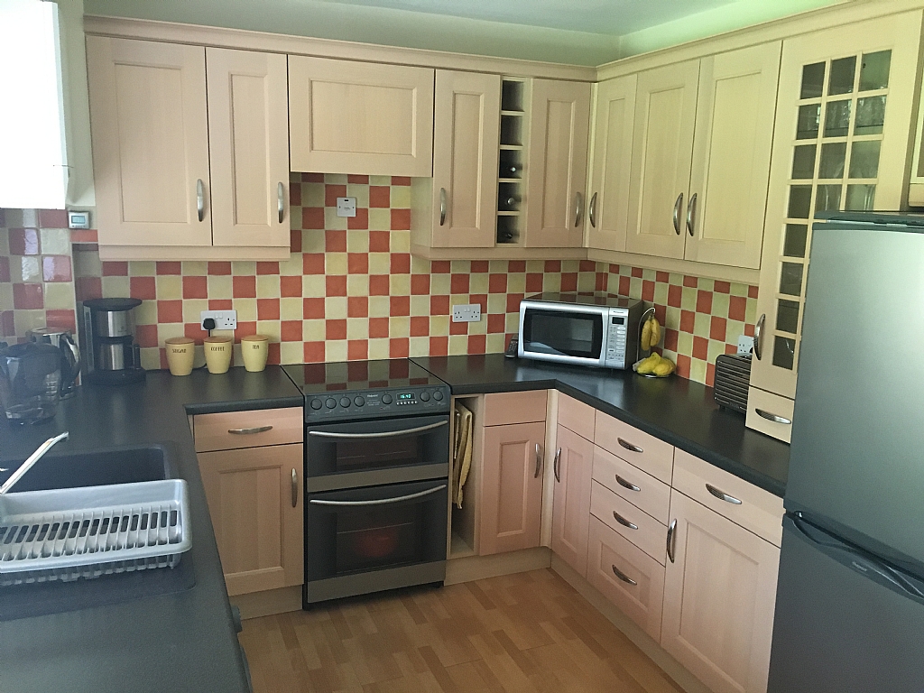 3 bedroom Under Offer in Ipswich - 0.
