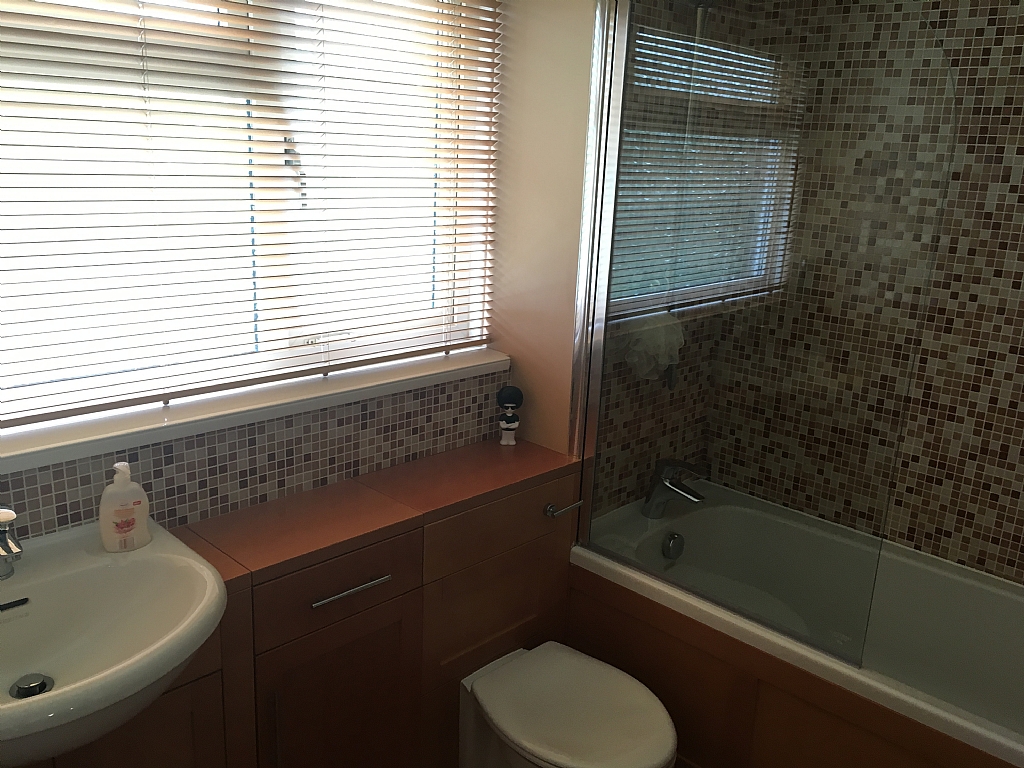 3 bedroom Under Offer in Ipswich - 0.