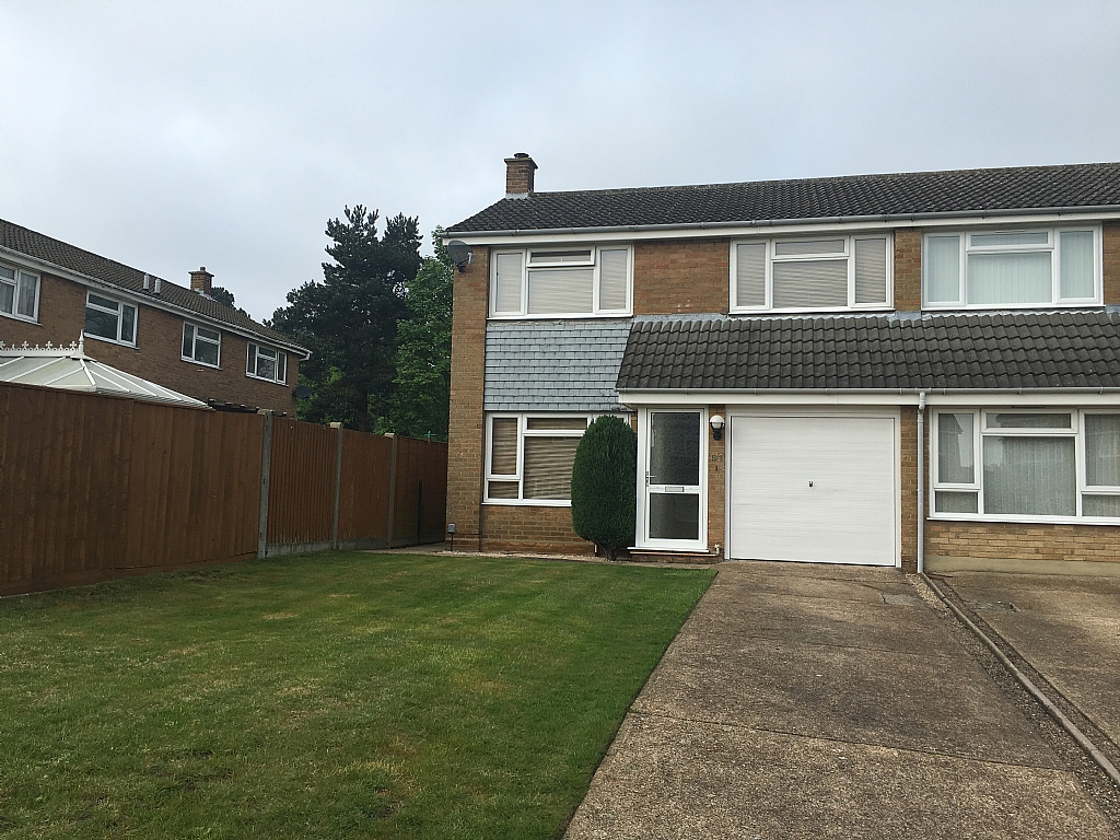 3 bedroom Under Offer in Ipswich - 0.
