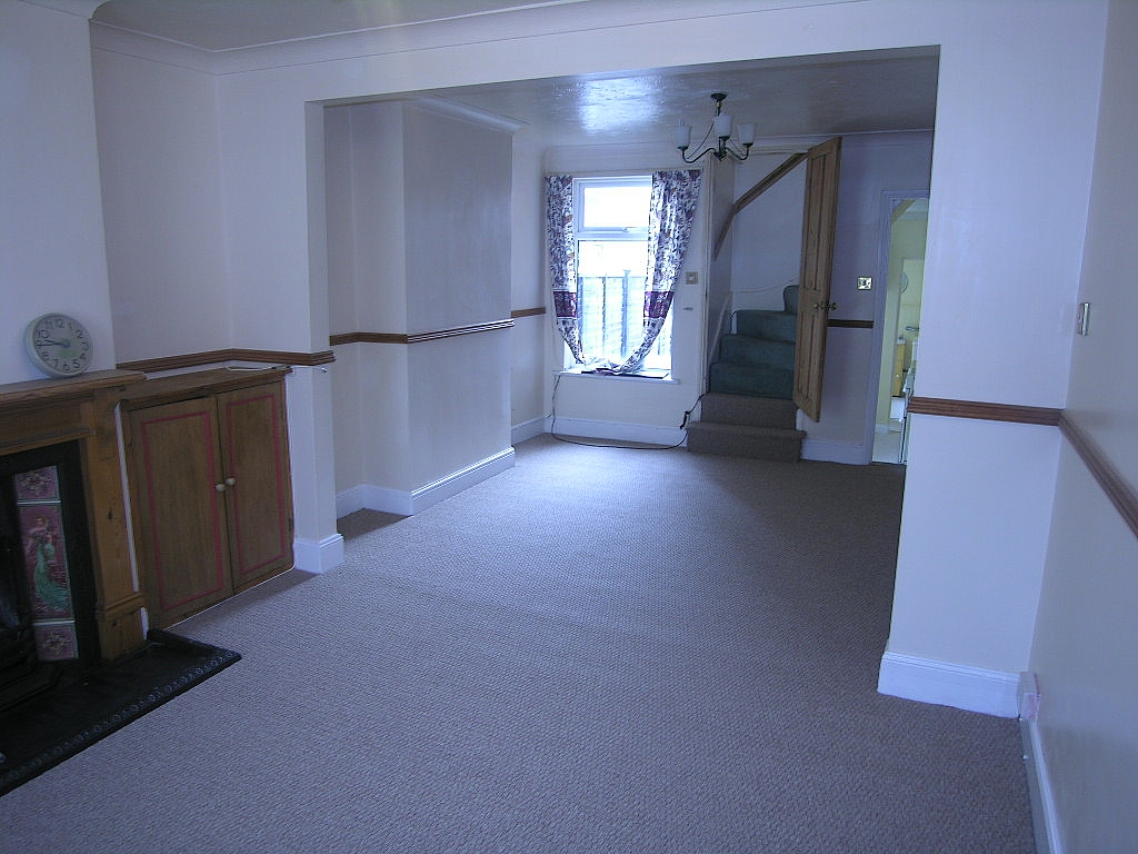 3 bedroom mid terraced house To Let in Ipswich - Photograph 2.