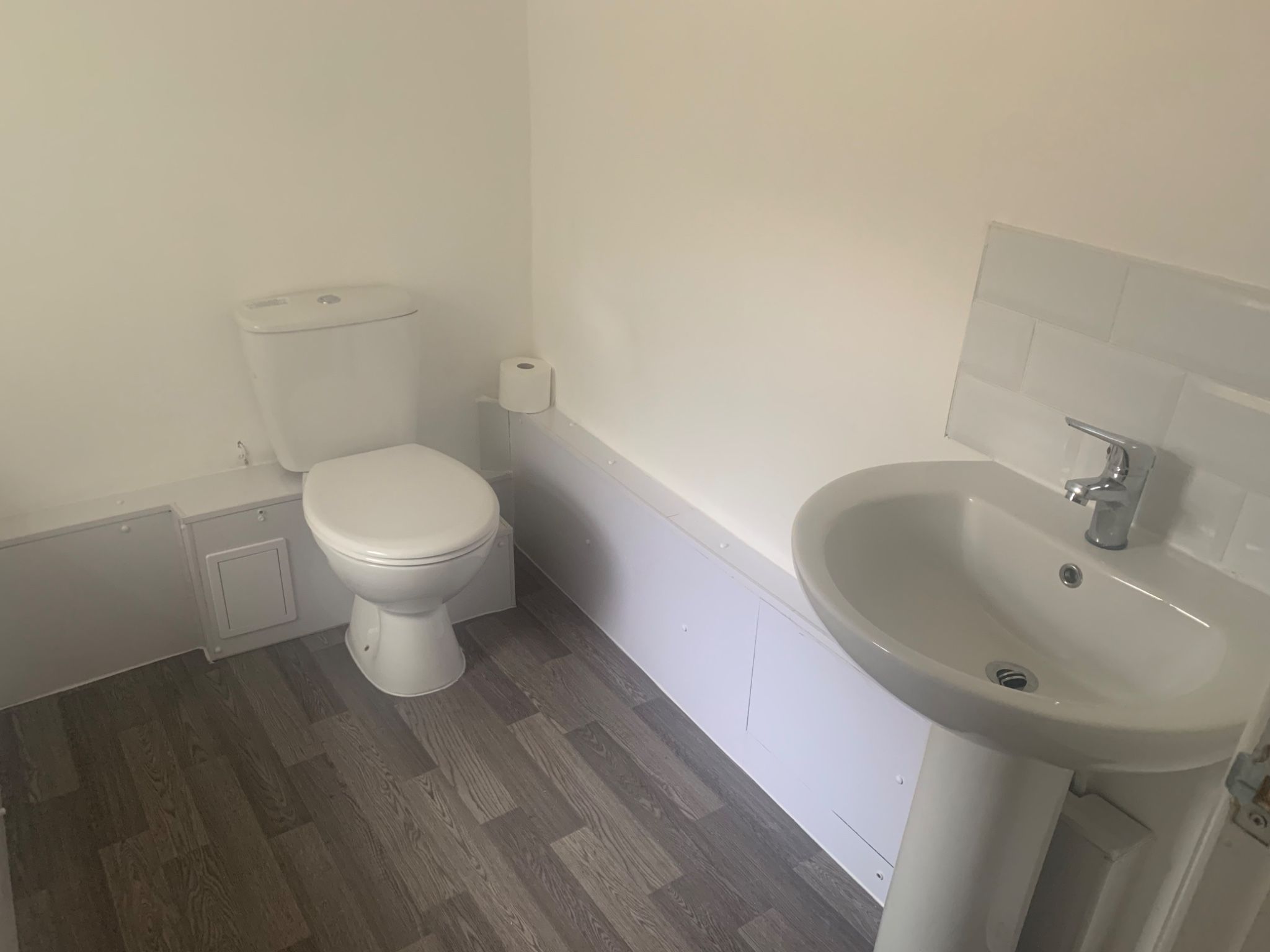 3 bedroom mid terraced house To Let in Ipswich - Photograph 4.