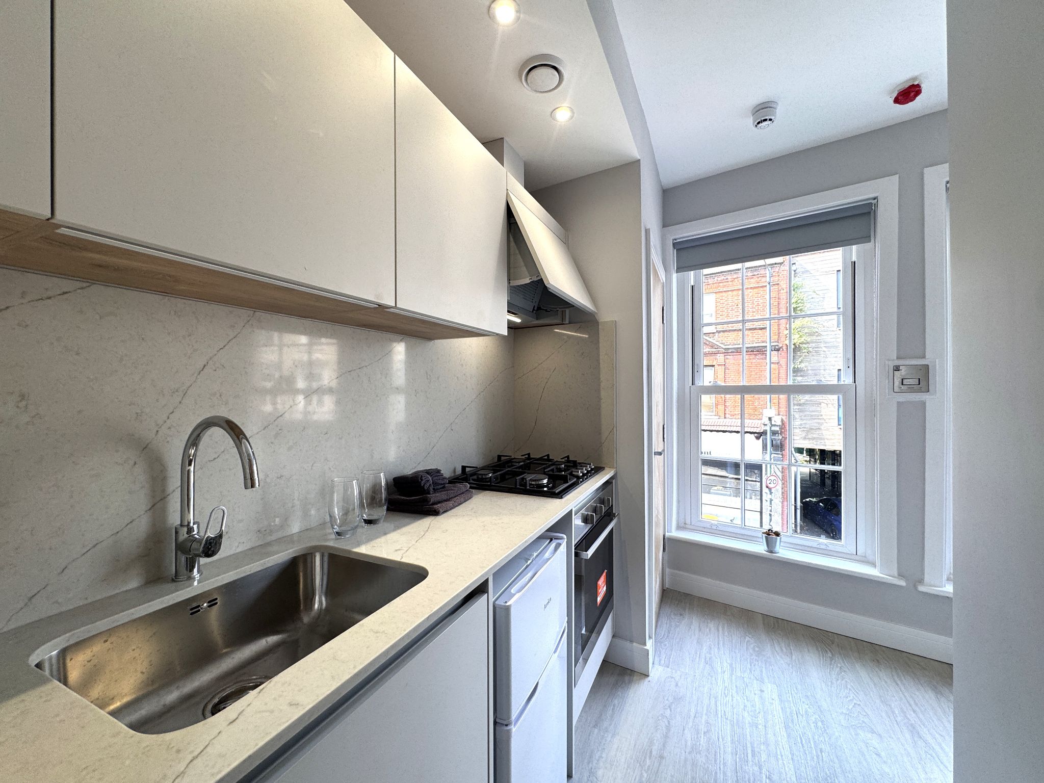 1 bedroom studio flat/apartment To Let in Willesden - Photograph 6