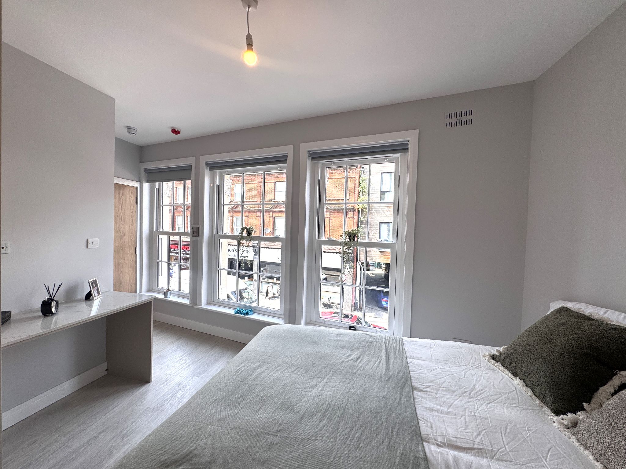 1 bedroom studio flat/apartment To Let in Willesden - Photograph 3