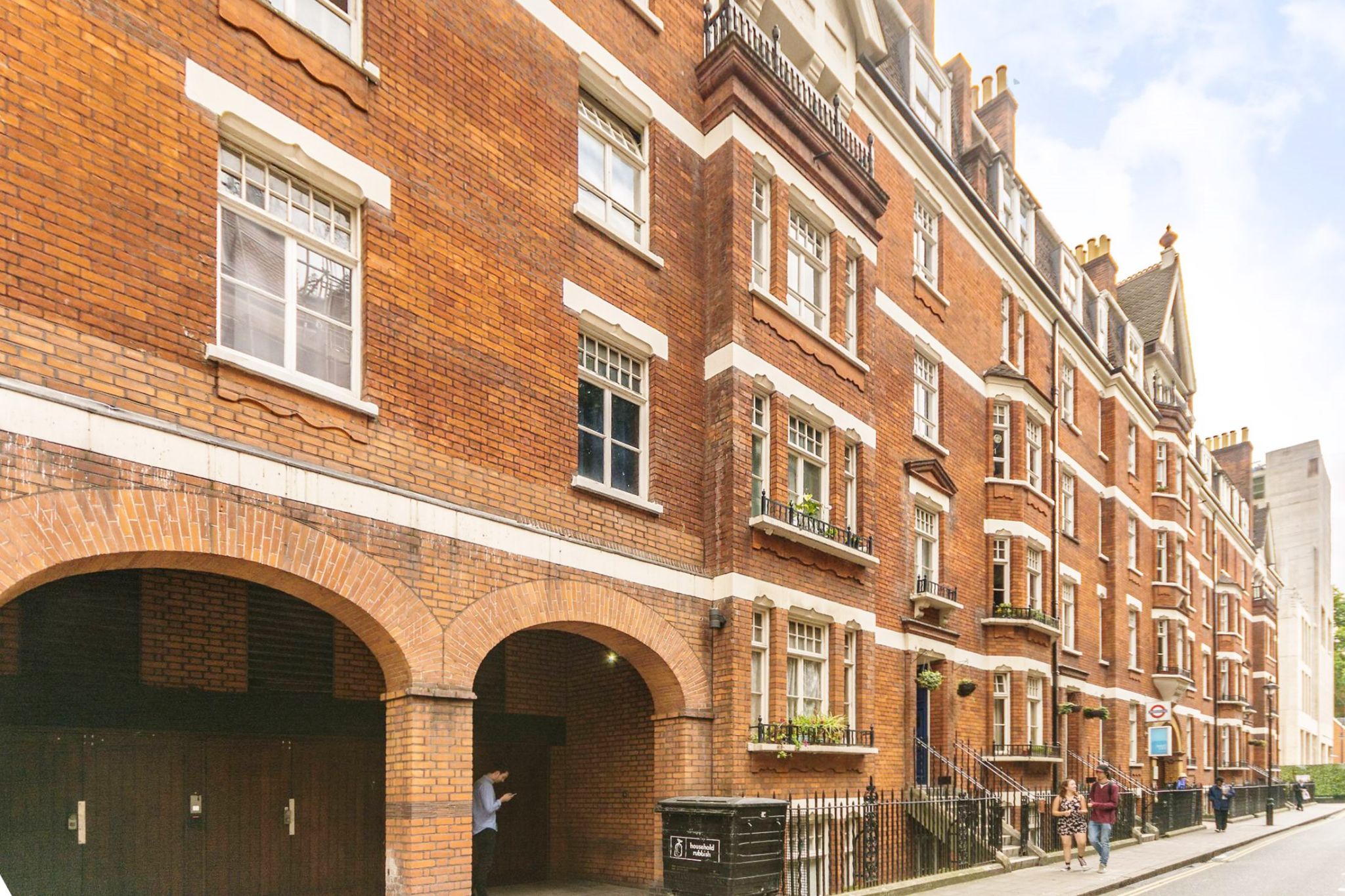 2 bedroom apartment flat/apartment To Let in London - Photograph 8