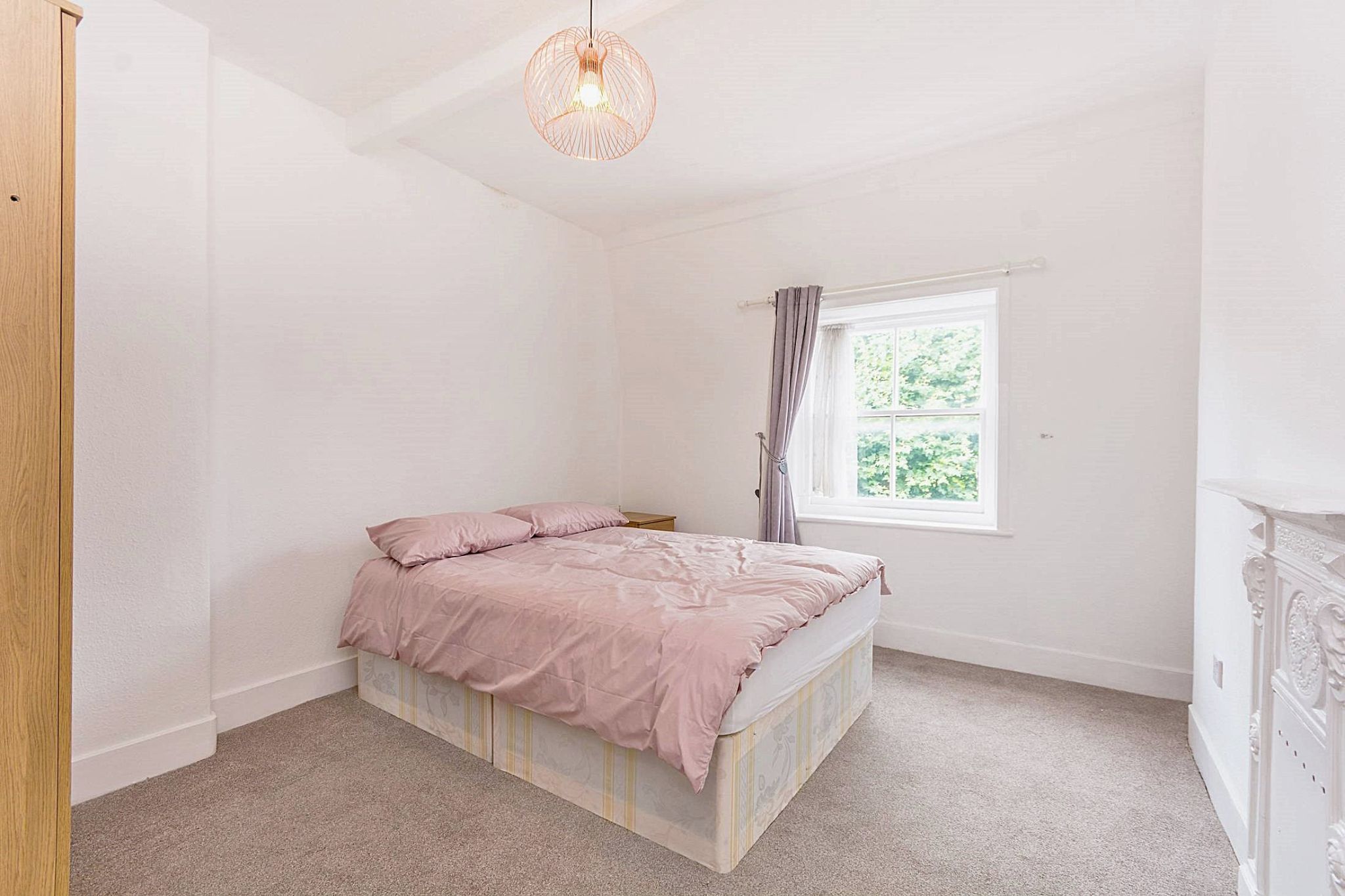 2 bedroom apartment flat/apartment To Let in London - Property photograph