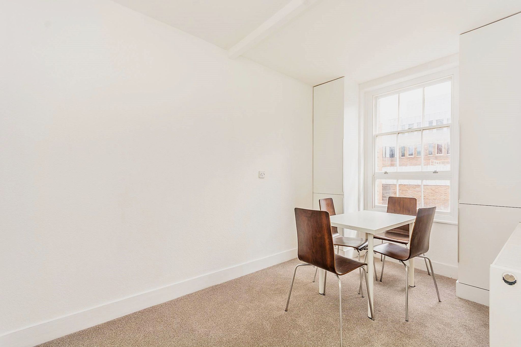 2 bedroom apartment flat/apartment To Let in London - Property photograph