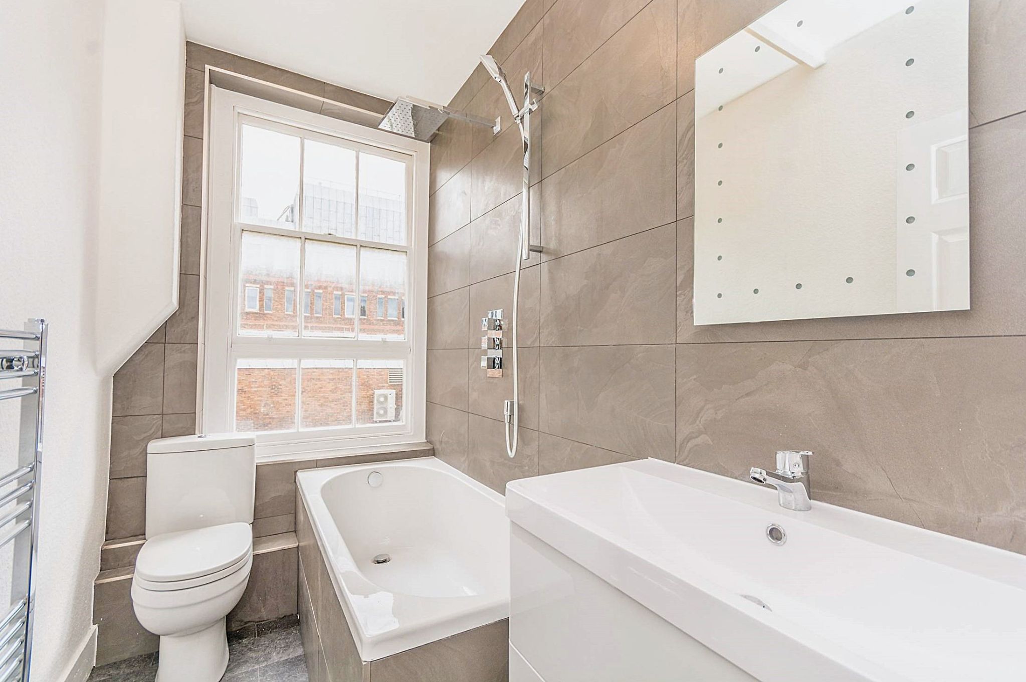 2 bedroom apartment flat/apartment To Let in London - Photograph 6