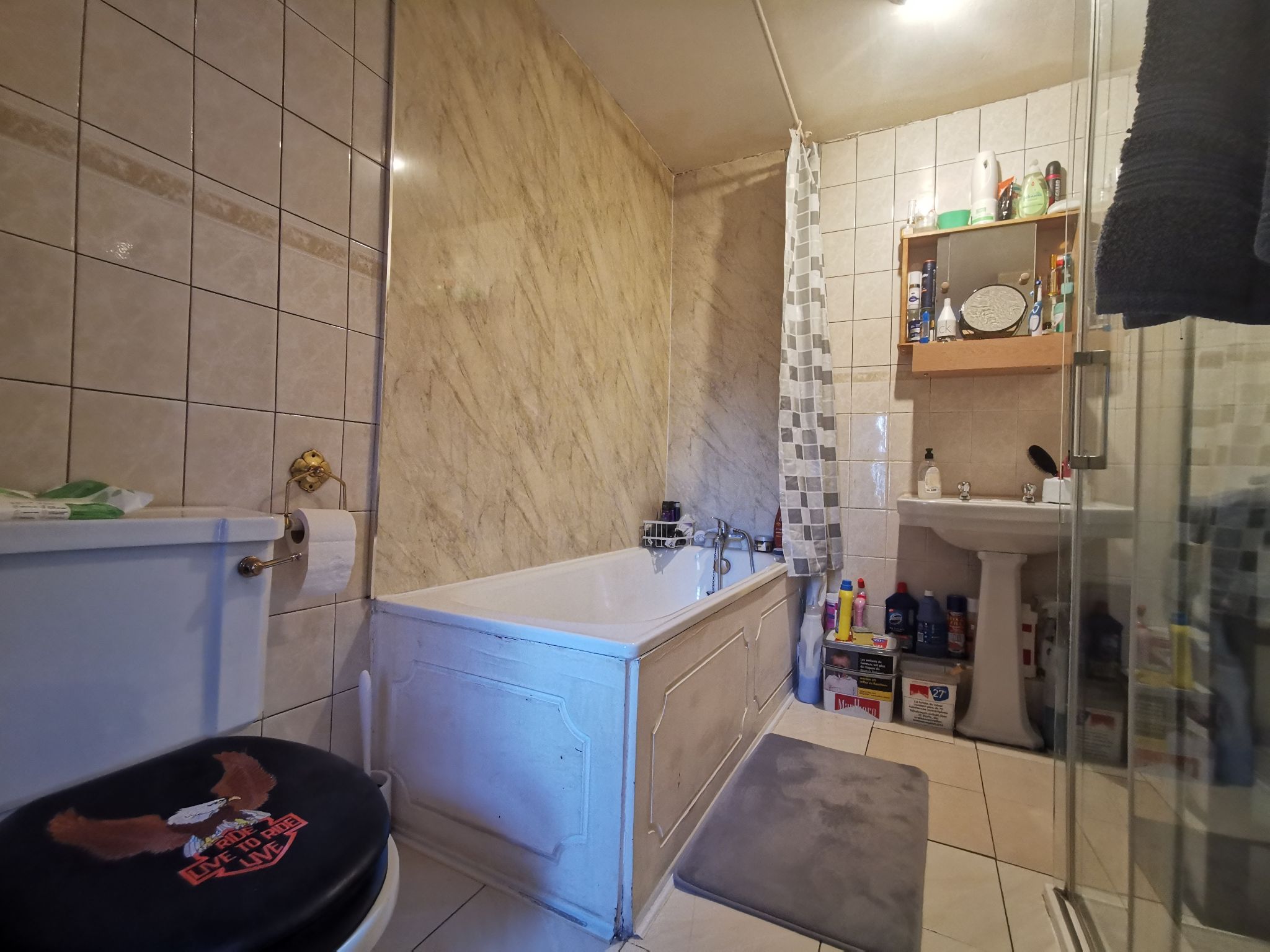 1 bedroom studio flat/apartment To Let in Willesden Green - Photograph 2