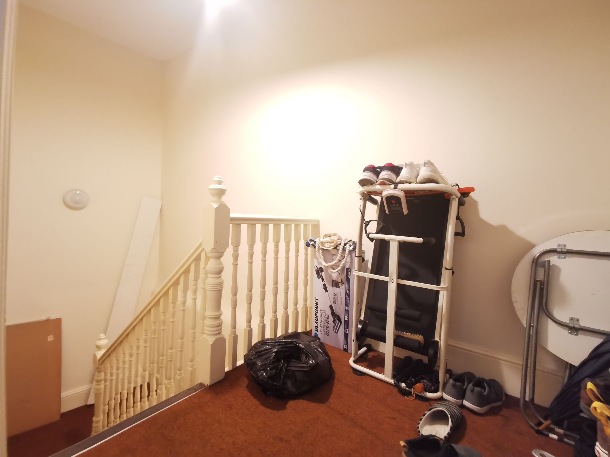 1 bedroom studio flat/apartment To Let in Willesden Green - Photograph 8