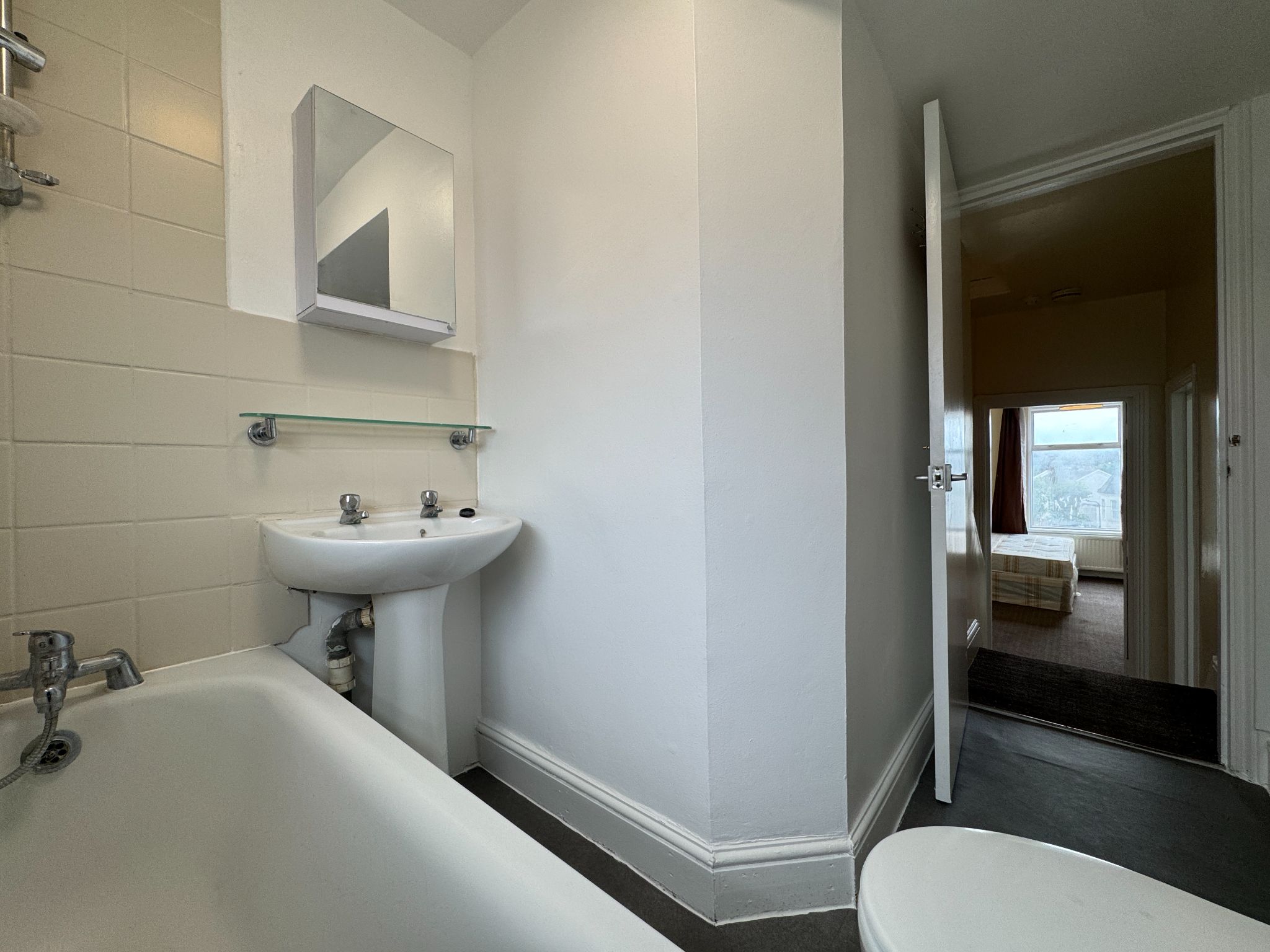 2 bedroom apartment flat/apartment To Let in Willesden Green - Photograph 10
