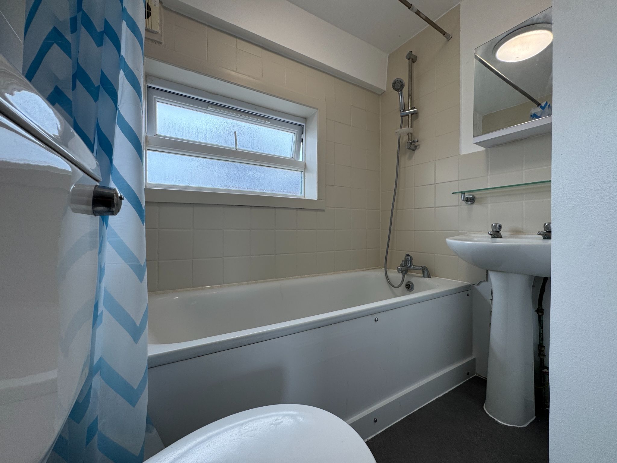 2 bedroom apartment flat/apartment To Let in Willesden Green - Photograph 9