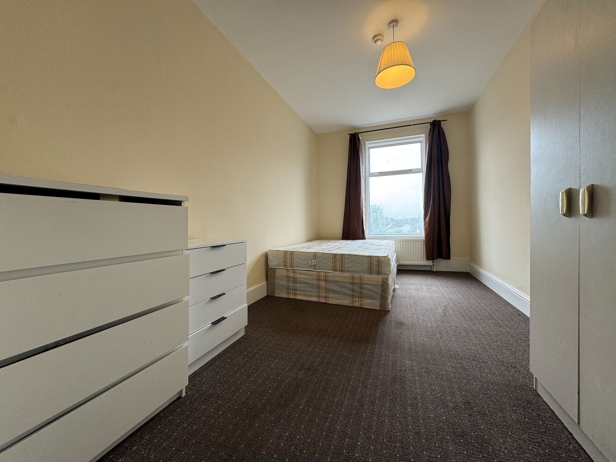 2 bedroom apartment flat/apartment To Let in Willesden Green - Photograph 5