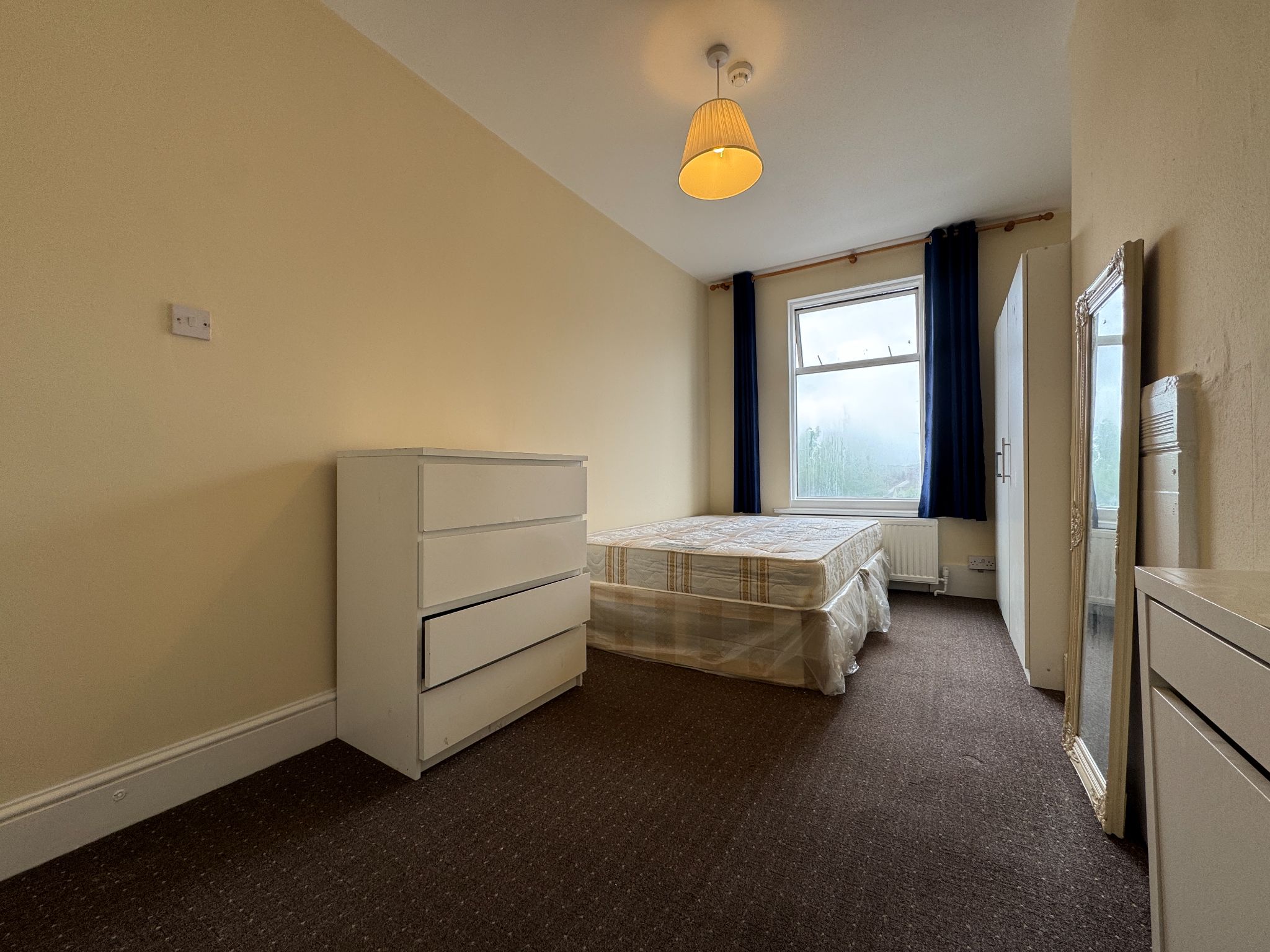 2 bedroom apartment flat/apartment To Let in Willesden Green - Photograph 7