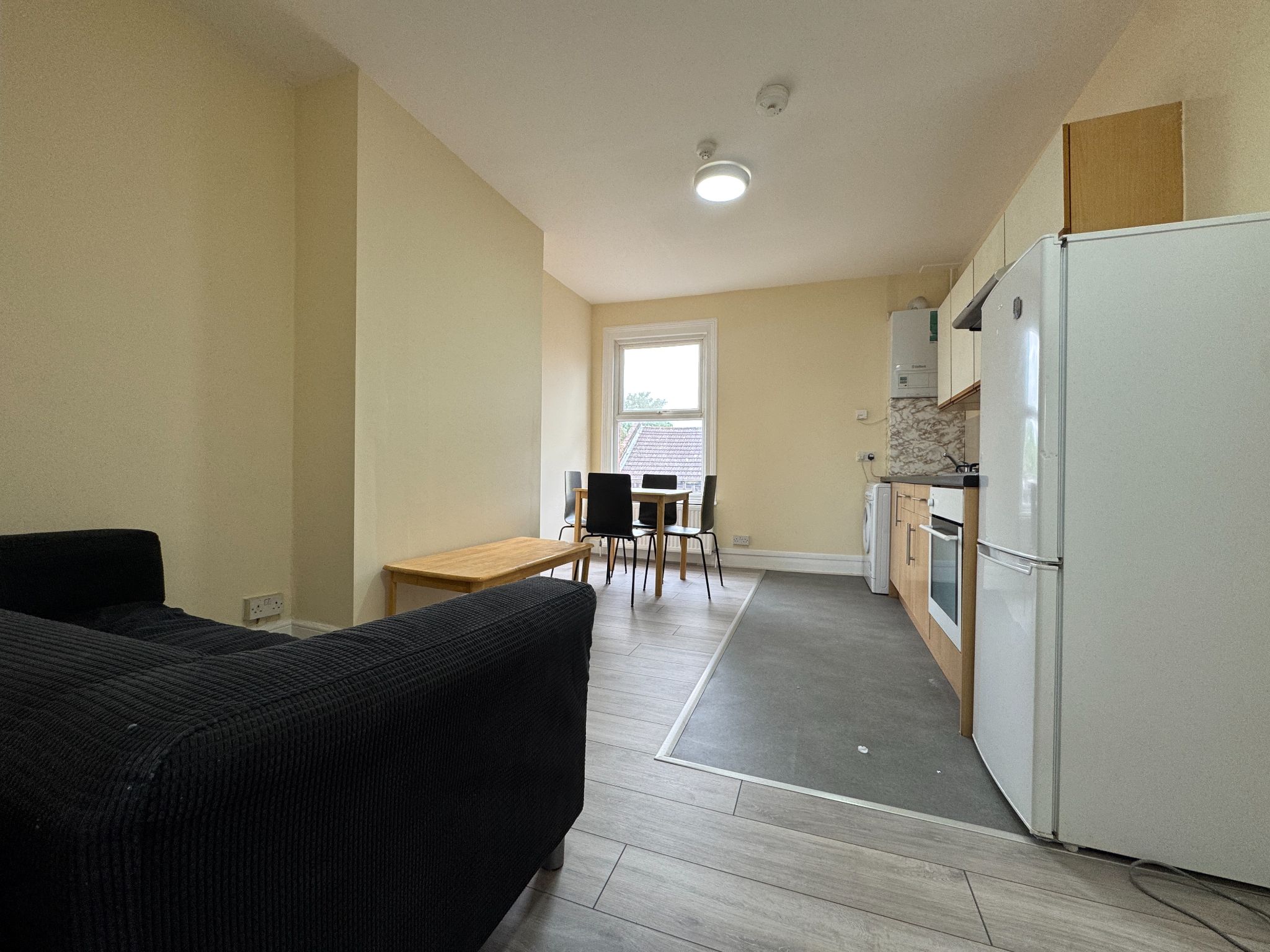 2 bedroom apartment flat/apartment To Let in Willesden Green - Property photograph