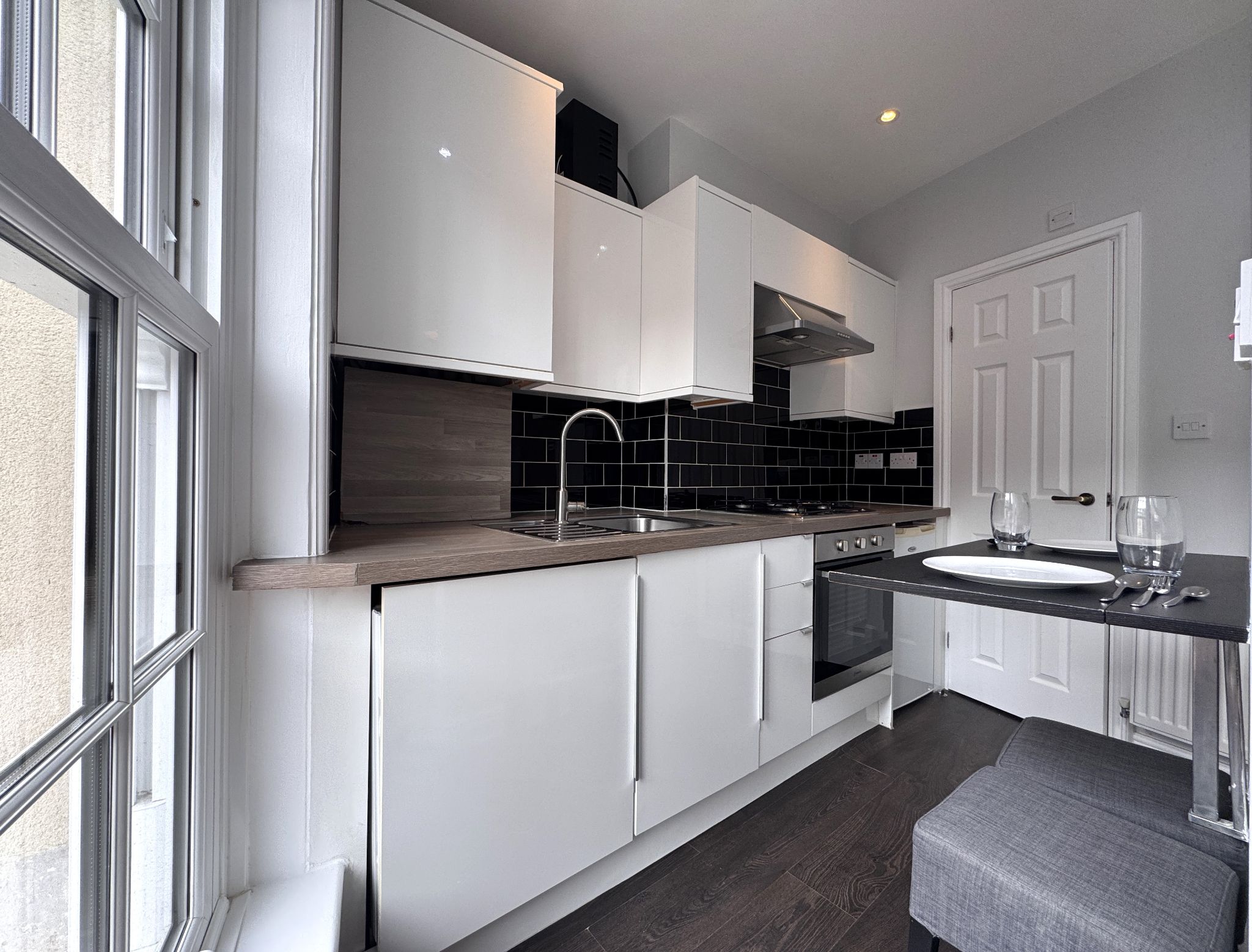 Studio Flat/apartment Under Offer in Willesden - Photograph 6