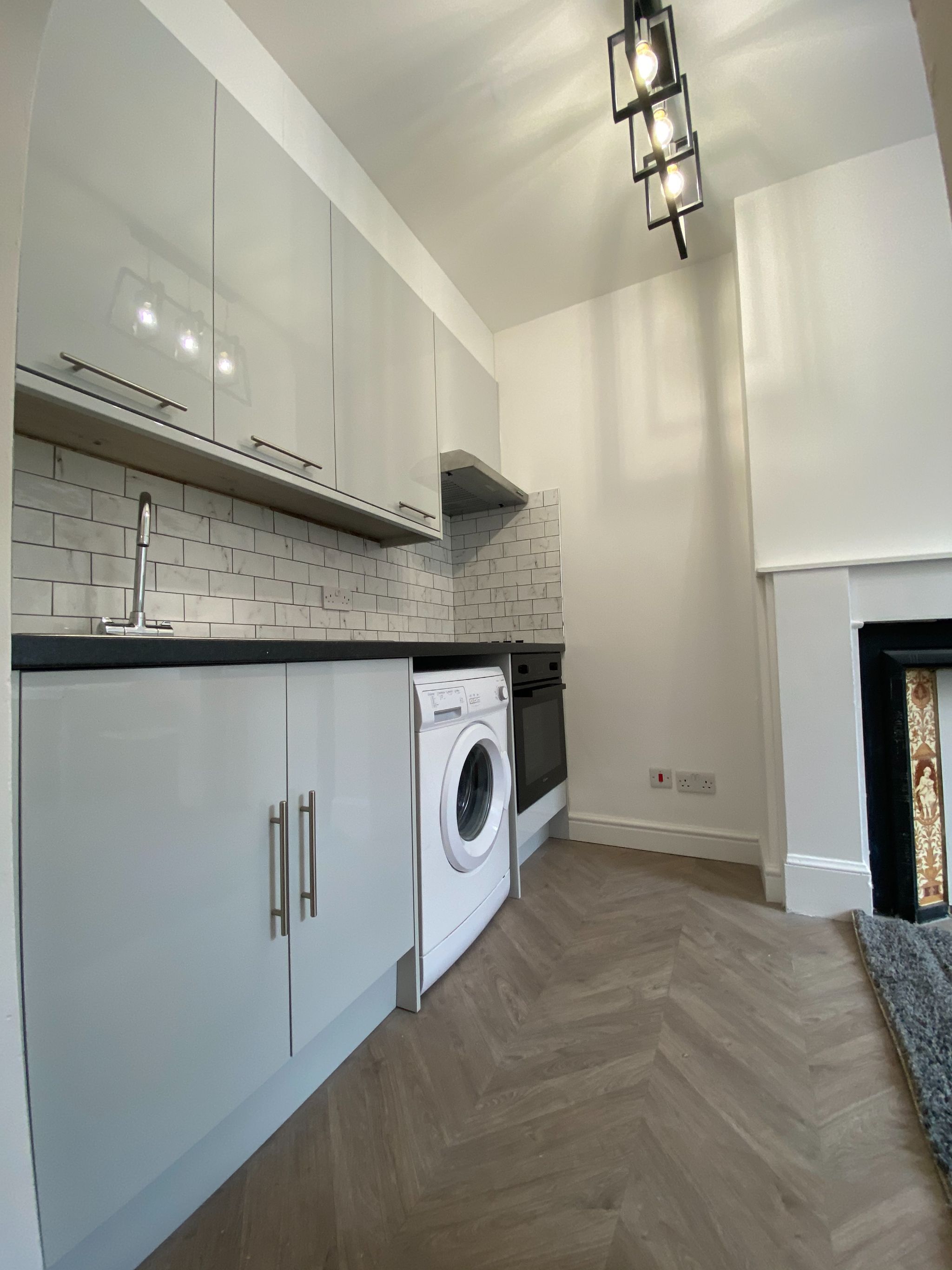 2 bedroom apartment flat/apartment To Let in London - Photograph 2