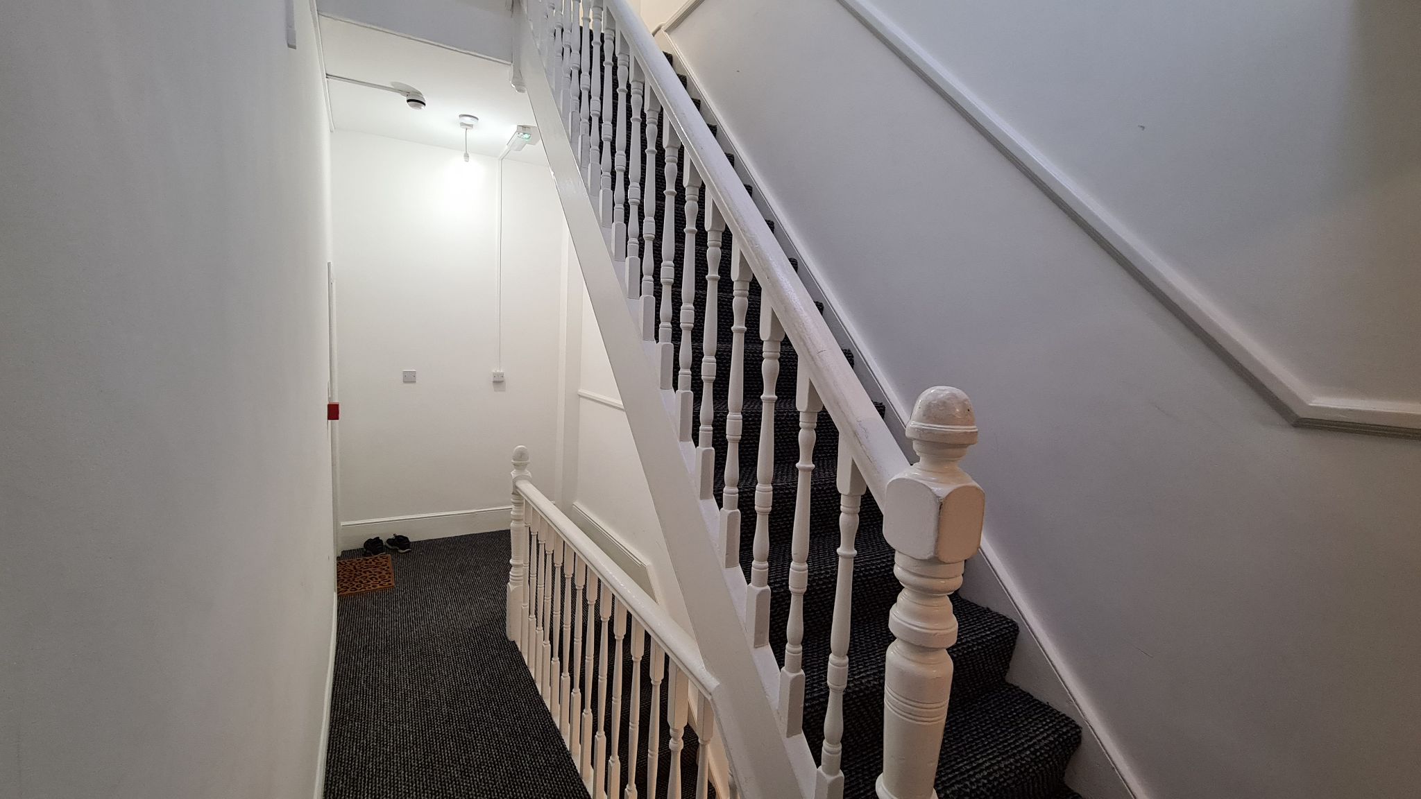 2 bedroom apartment flat/apartment To Let in London - Photograph 9