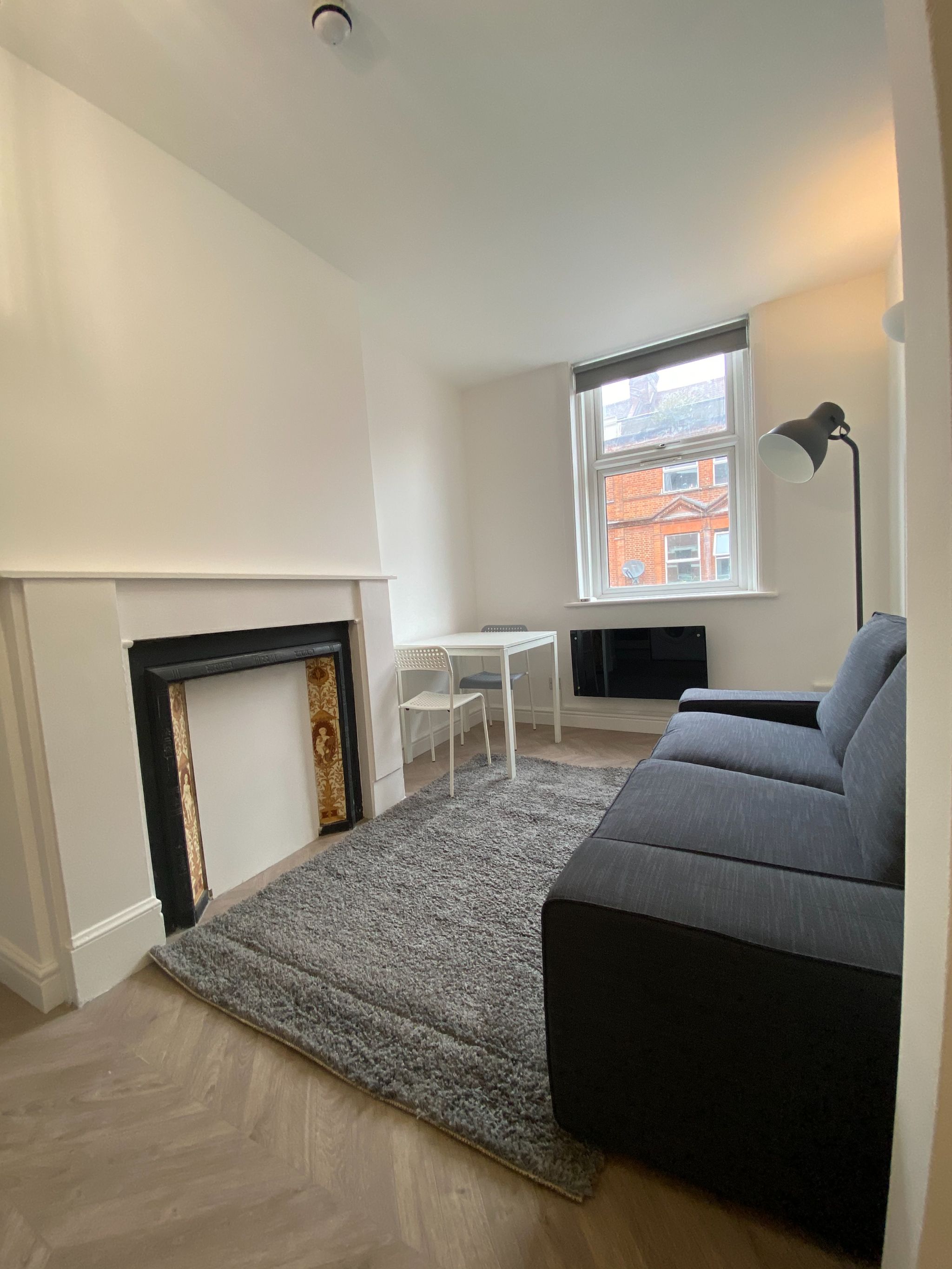 2 bedroom apartment flat/apartment To Let in London - Property photograph