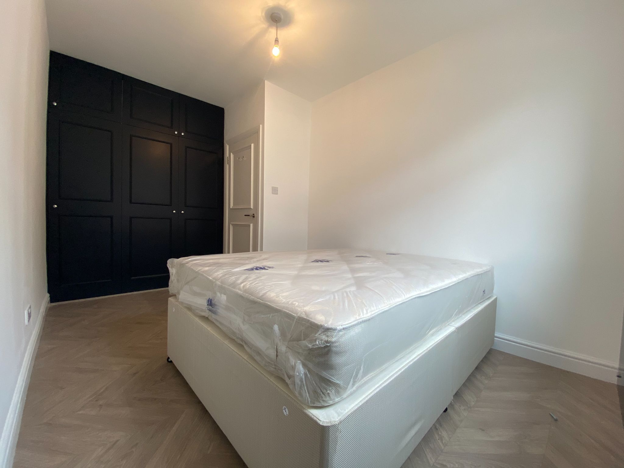2 bedroom apartment flat/apartment To Let in London - Photograph 6