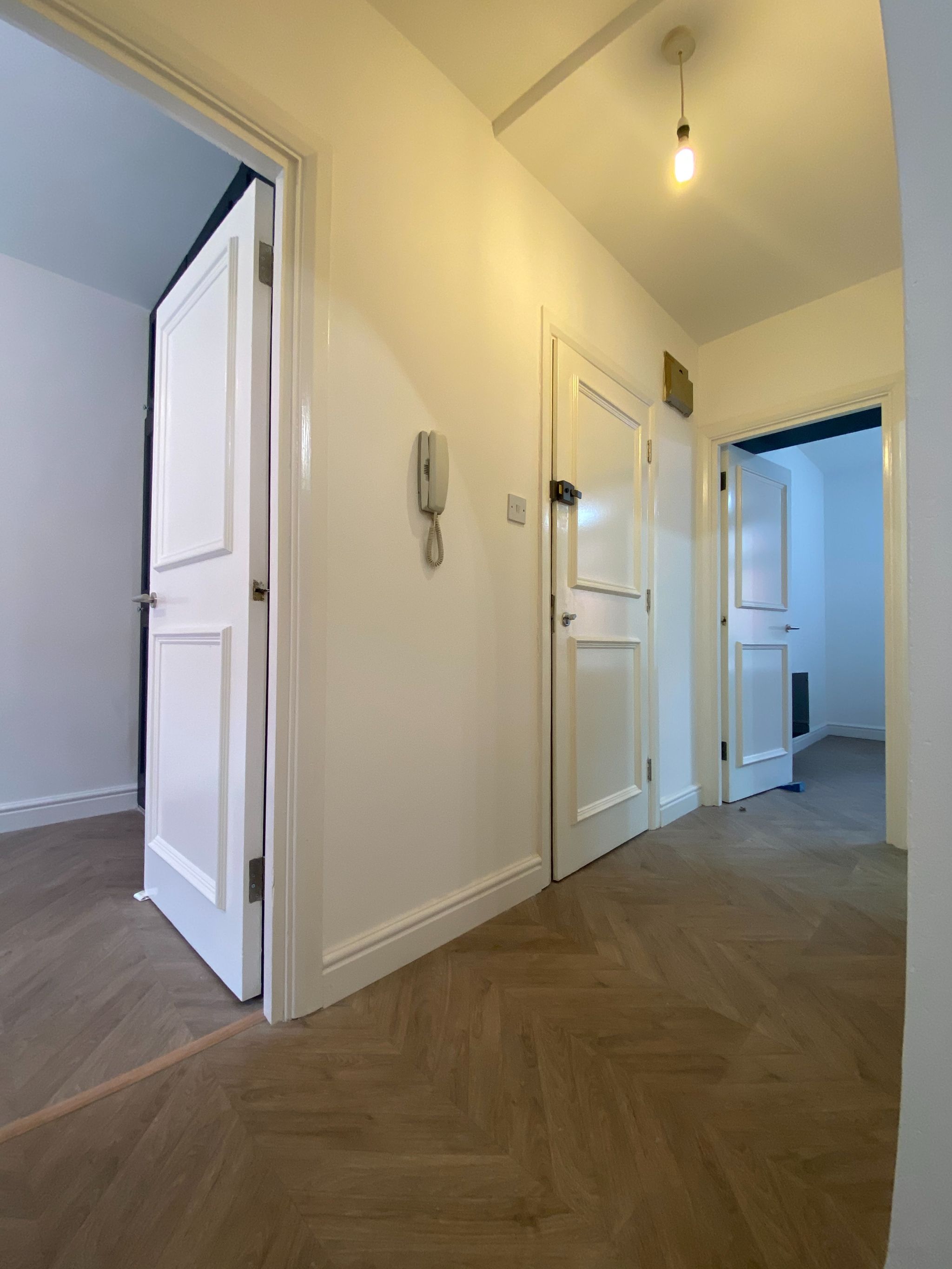 2 bedroom apartment flat/apartment To Let in London - Photograph 8